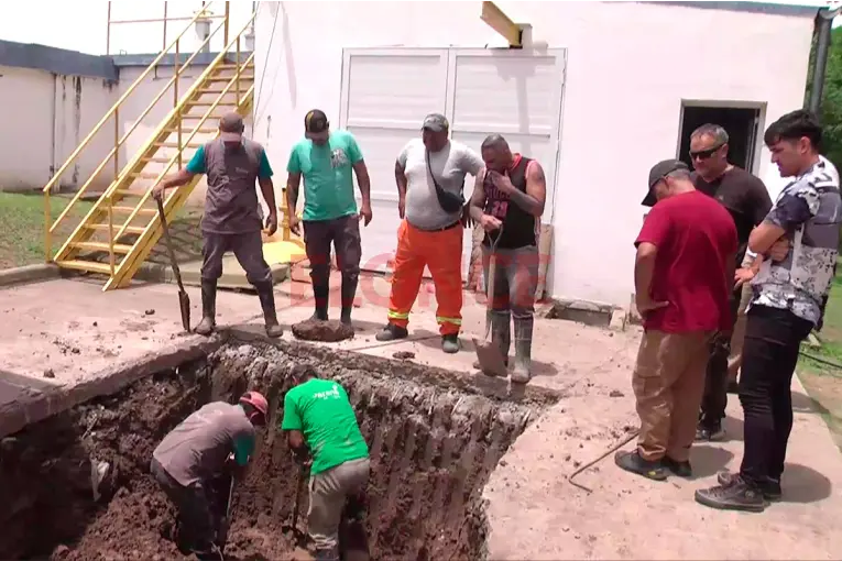 Reparan cañería de impulsión de agua potable en centro de distribución Parque del Lago