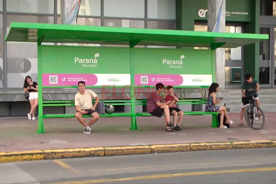Paradas de colectivos en Paran&aacute; (foto archivo Elonce)