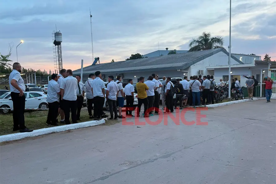 Choferes de Buses Paran&aacute; fueron a la sede de la nueva empresa de transporte urbano