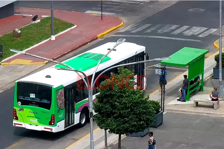 Ya circulan los colectivos del nuevo servicio de transporte urbano en Paraná: “Los vecinos merecen calidad”