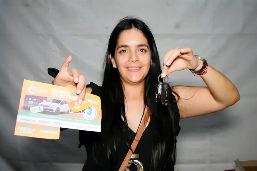 La ganadora del auto sorteado en la Fiesta Nacional de la Citricultura