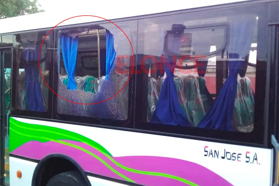 Rompieron a piedrazos ventanilla de colectivo urbano de Paran&aacute;