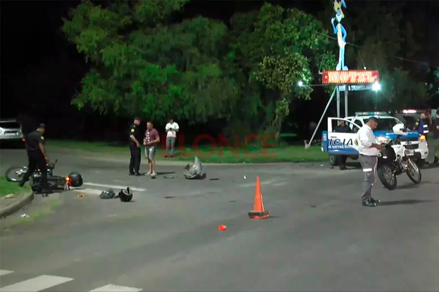 Tr&aacute;nsito se involucr&oacute; en el lugar para permitir el normal paso de los veh&iacute;culos. Foto: Elonce.