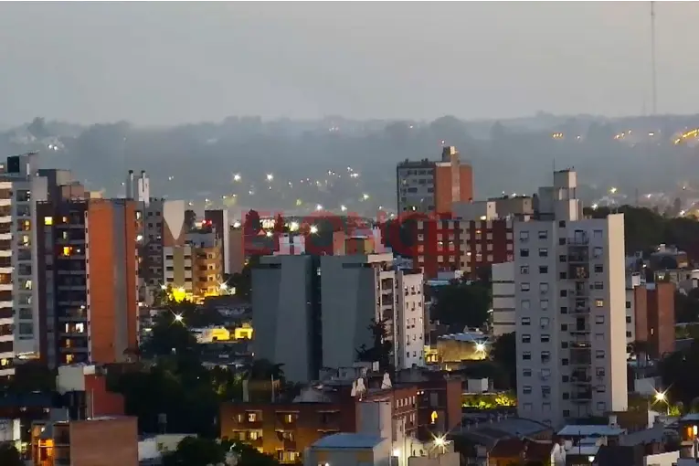 Imágenes: una densa humareda se pudo ver en la zona oeste de la ciudad de Paraná