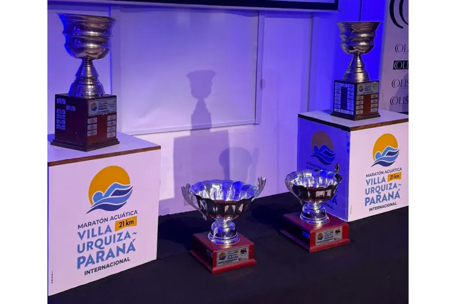 Las copas de la Marat&oacute;n Villa Urquiza-Paran&aacute; (foto NG Digital)