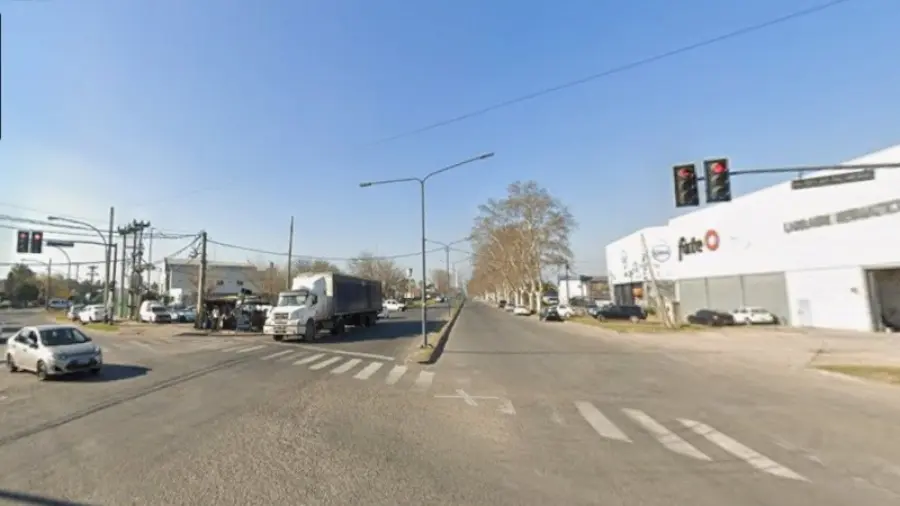 El cruce de avenida Per&oacute;n y Las Palmeras. (Google Maps)
