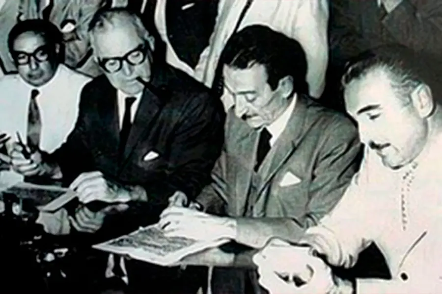 Sylvestre Begnis, Gobernador de Santa Fe (pipa, anteojos) y Ra&uacute;l Uranga, gobernador de Entre R&iacute;os.