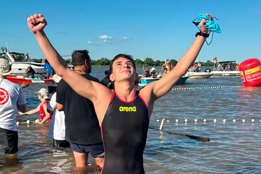 Lorenzo Rizzi al ganar la Marat&oacute;n Villa Urquiza-Paran&aacute; (foto Elonce)