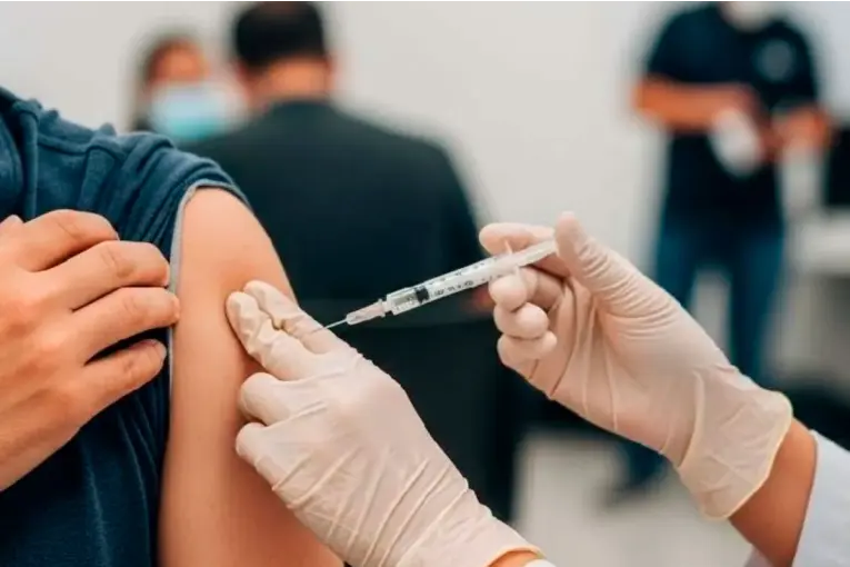 Confirman que la Influenza A H3N2 está en el país: hay dos adolescentes y un niño infectados