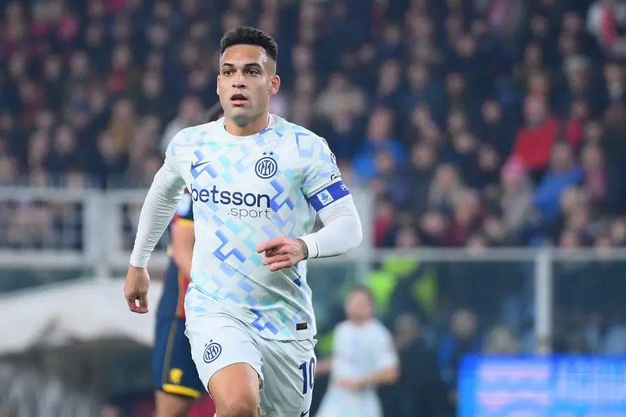 Lautaro en acci&oacute;n frente al Genoa. Foto: X oficial de Inter.