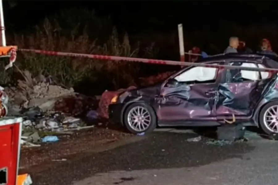As&iacute; qued&oacute; el auto tras atropellar a los bomberos