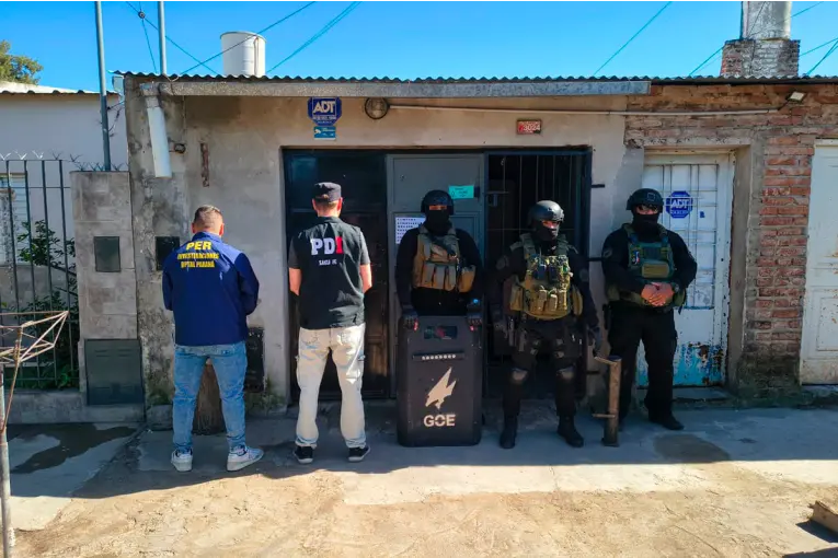 Allanamientos en Santa Fe por un robo en Paraná: una deuda previa fue el origen del ilícito