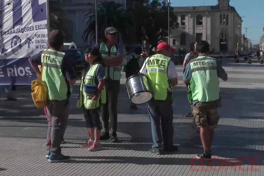Reclamo de tarjeteros por el estacionamiento medido (foto Elonce)