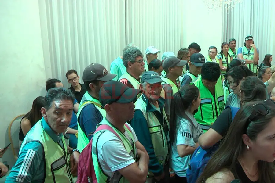 Los tarjeteros presentes en la sesi&oacute;n del HCD de Paran&aacute; (foto Elonce)