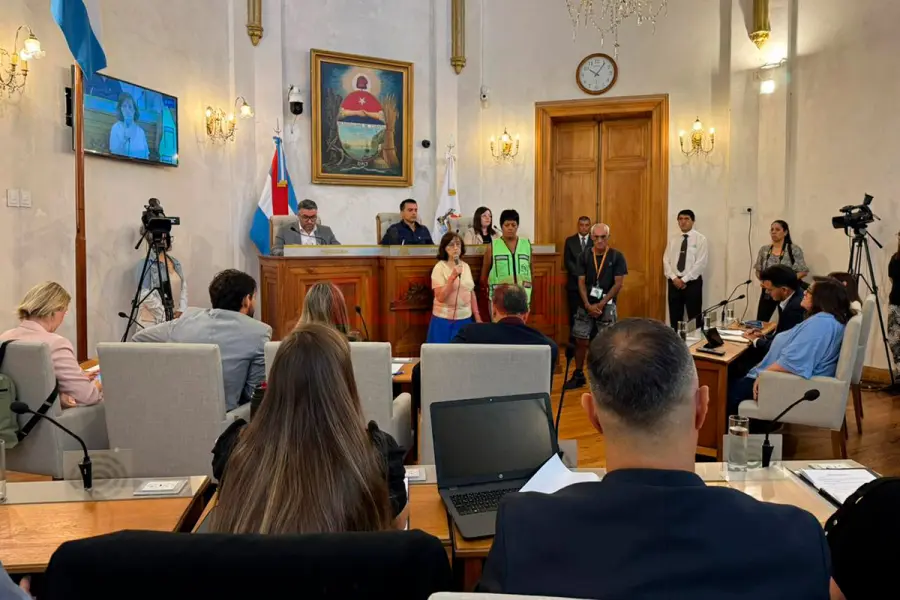 Los tarjeteros presentes en la sesi&oacute;n del HCD de Paran&aacute; (foto Elonce)