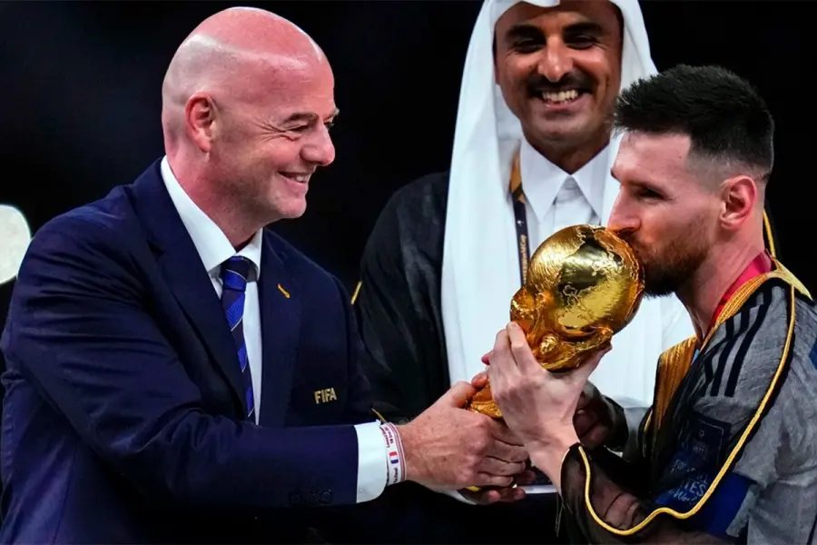 Infantino y Messi (foto AP)