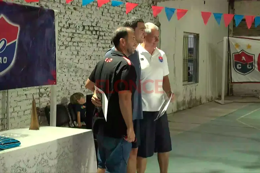 Reconocieron a deportistas. Foto: Elonce.