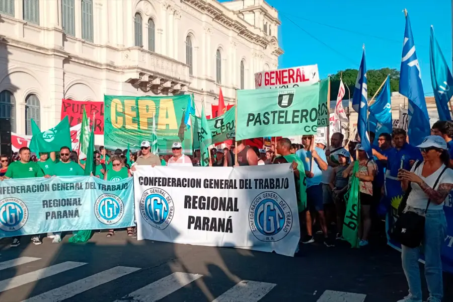 Marcha contra la reforma laboral en Paran&aacute; (foto Elonce)