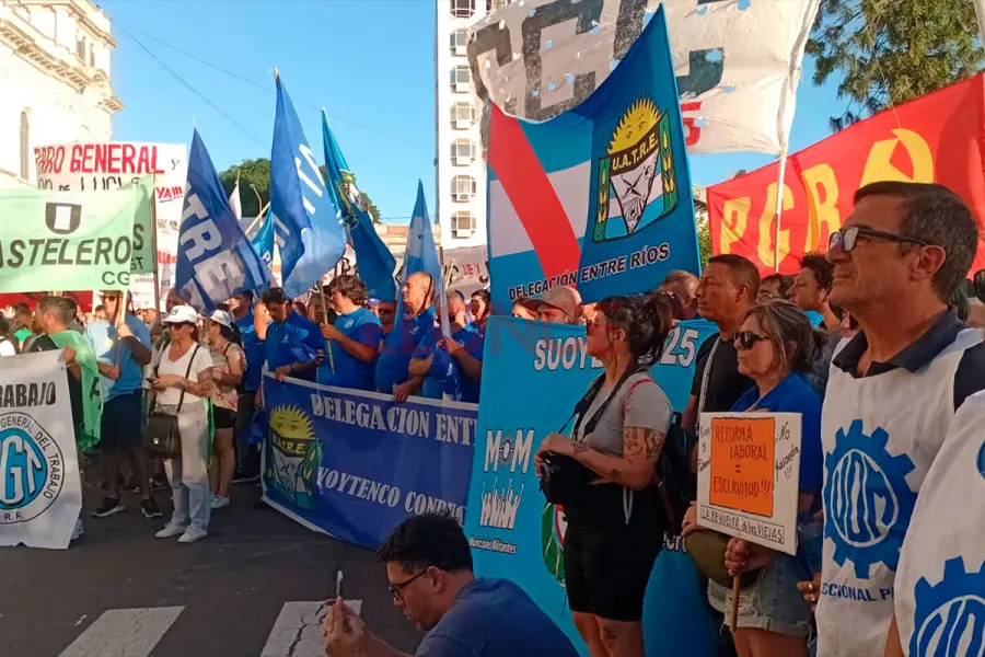 Marcha contra la reforma laboral en Paran&aacute; (foto Elonce)