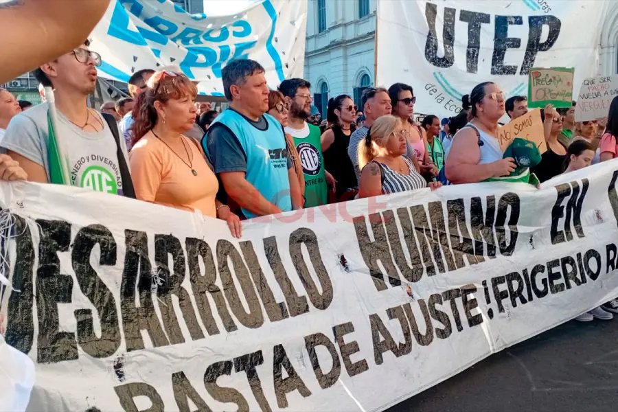 Marcha contra la reforma laboral en Paran&aacute; (foto Elonce)