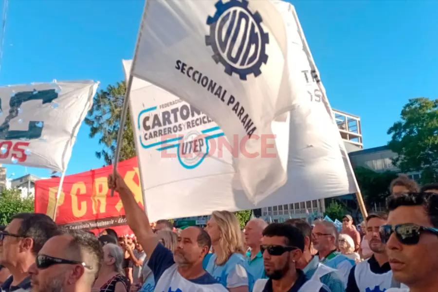 Marcha contra la reforma laboral en Paran&aacute; (foto Elonce)