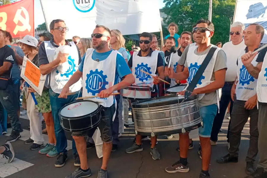 Marcha contra la reforma laboral en Paran&aacute; (foto Elonce)