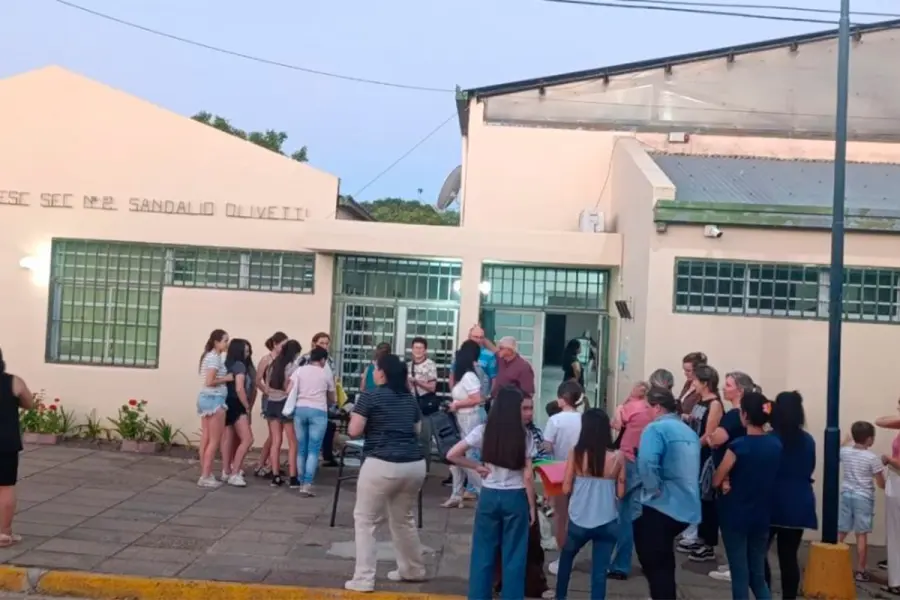 Repudiaron la agresi&oacute;n que sufri&oacute; la rectora de una secundaria (foto Villa del Rosario Net)