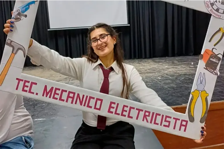 Egresó la única mujer de una promoción técnica: “Todos tenemos las mismas capacidades”