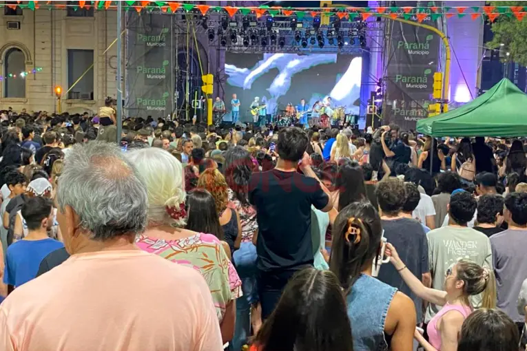 Músicos de la región protagonizaron una nueva edición del evento cultural Paseo Viví 25 de Mayo