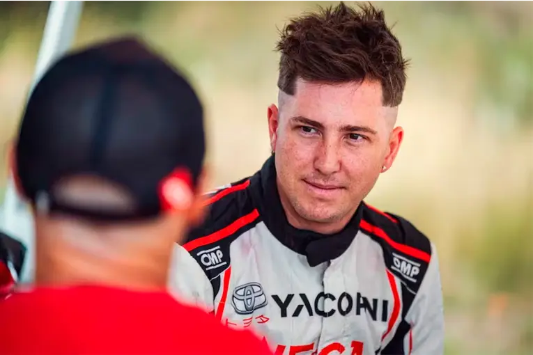 Piloto de rally se accidentó durante sus vacaciones y está internado en estado delicado