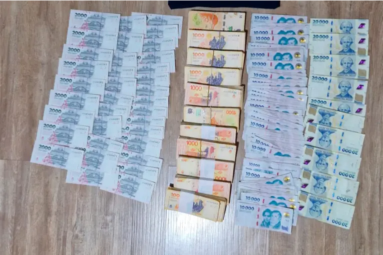 Secuestraron dinero y un auto tras allanamientos por el robo de $9 millones en Federal