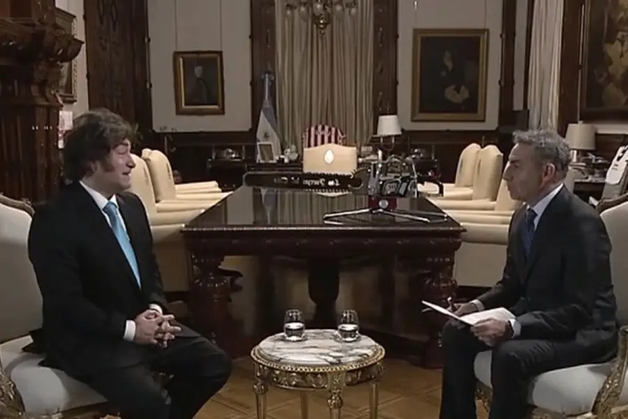 Javier Milei en otro tramo de la entrevista con Luis Majul. Foto: Infobae.