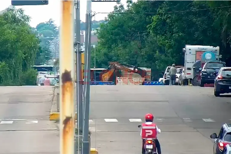 Reparan caño de 500 milímetros en Paraná y podría verse afectado el suministro de agua