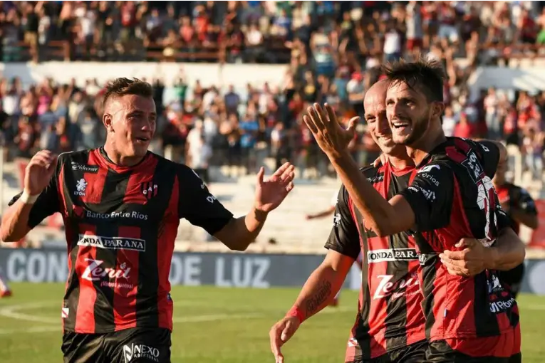 Federico Bravo, otro futbolista que podría reforzar a Patronato en la Primera Nacional