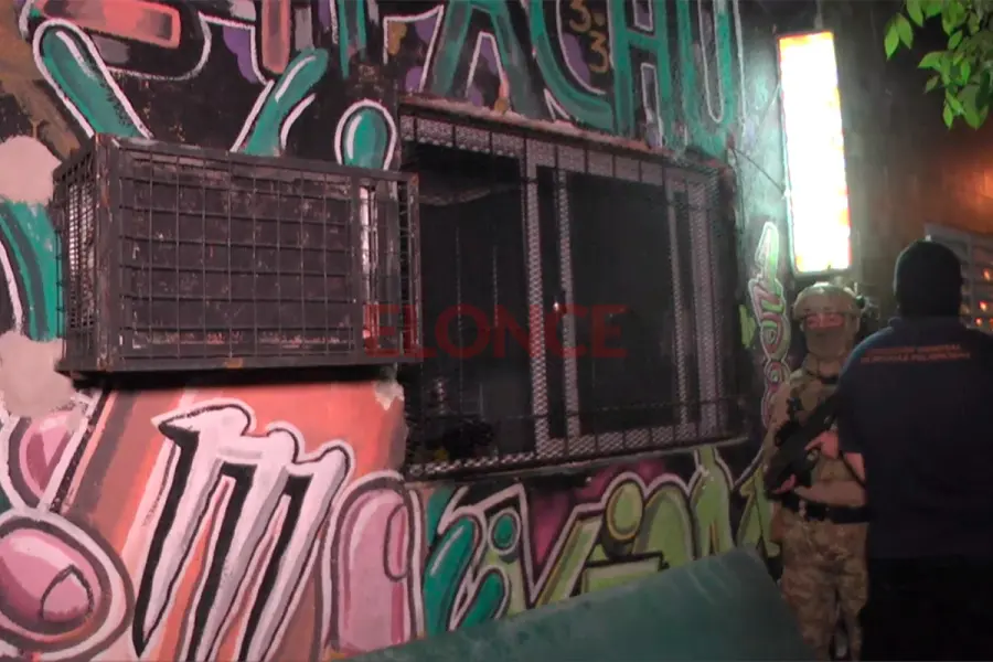 As&iacute; estaba reforzado el "kiosco". Foto: Elonce.