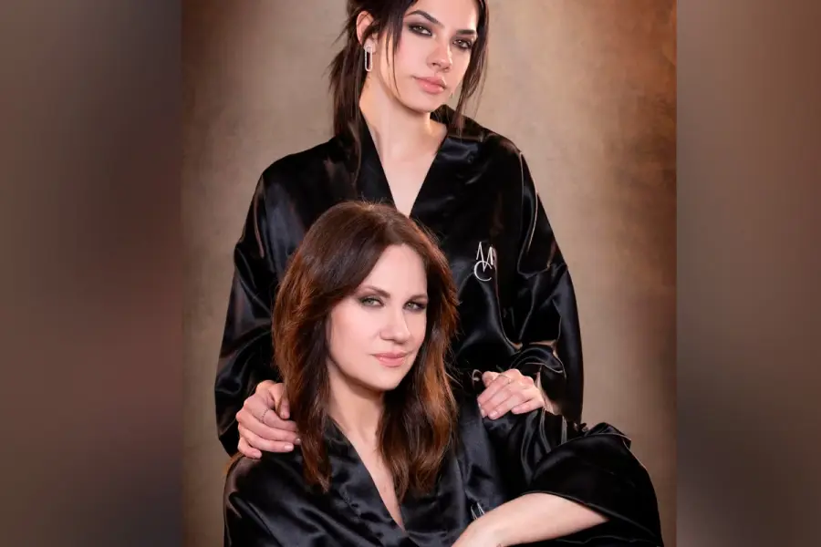 Nancy Dupl&aacute;a y su hija