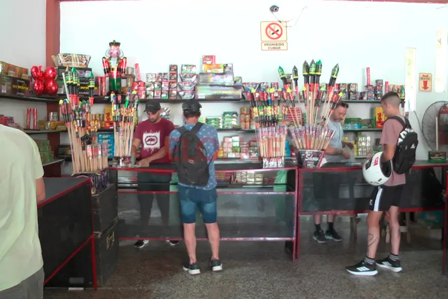 Venta de fuegos artificiales por Navidad (foto Elonce)