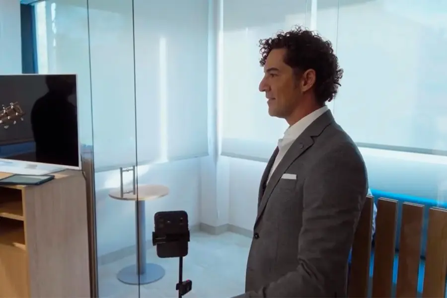 David Bisbal sorprendi&oacute; a pacientes en un hospital por Navidad: "Quedaba un concierto pendiente"