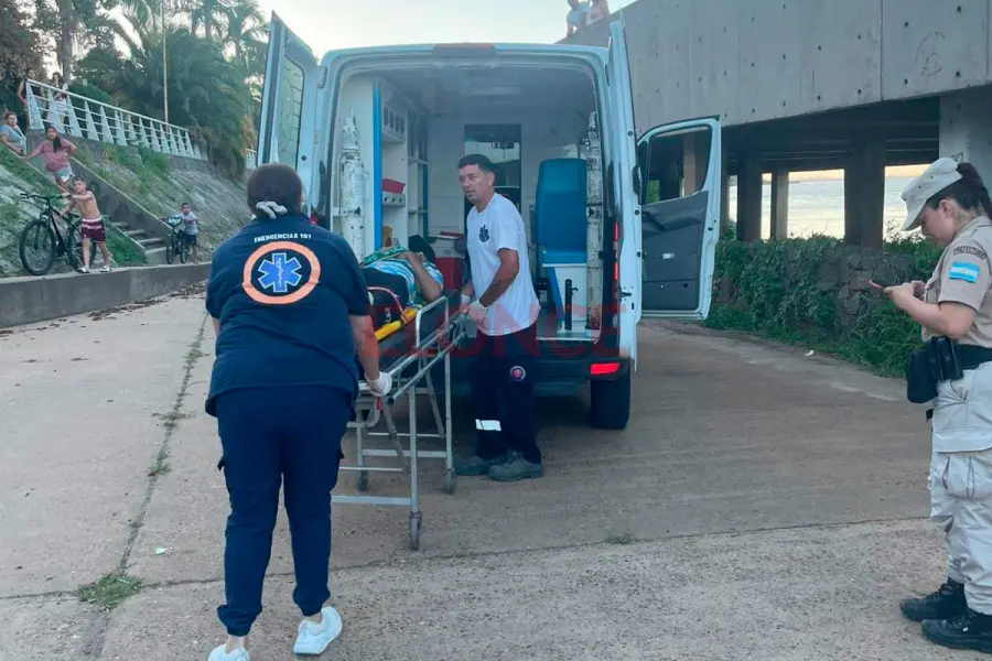 R&aacute;pido operativo de rescate en el r&iacute;o Paran&aacute; (foto Prefectura Paran&aacute;)