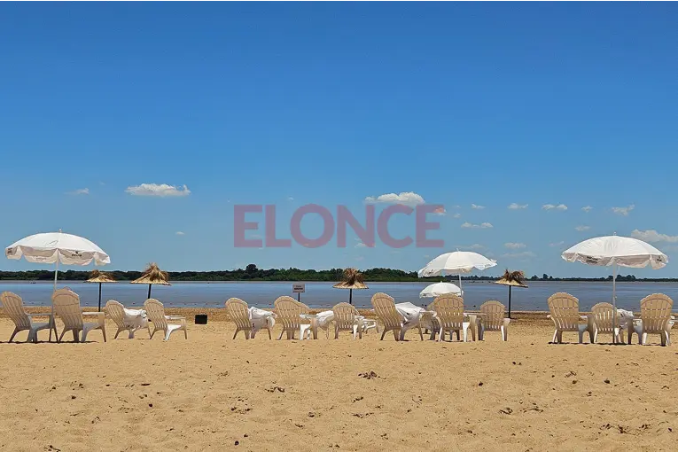 Habilitaron el servicio de reposeras y sombrillas gratuitas en el balneario Thompson