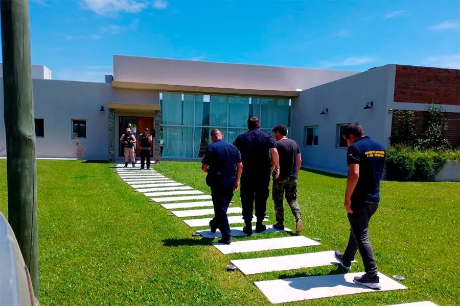 Secuestraron d&oacute;lares, camionetas y embarcaciones en una causa por lavado de activos