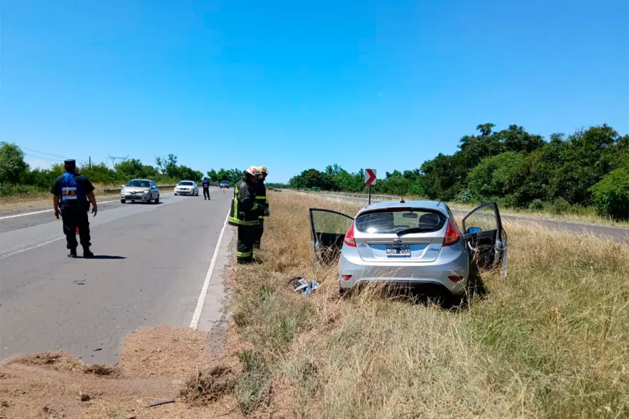 Conductora perdi&oacute; el control del auto y choc&oacute; contra el guardarrail en ruta 12