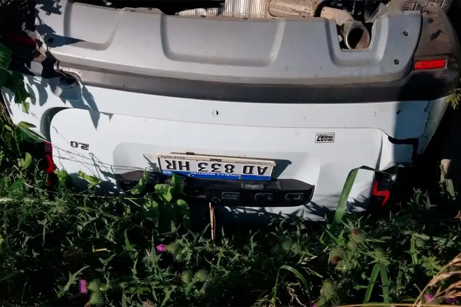 As&iacute; qued&oacute; la camioneta luego del tr&aacute;gico accidente en las afueras de La Plata (foto 0221)