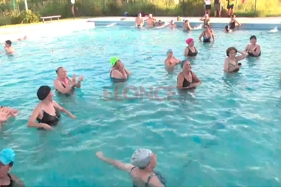 Las alumnas disfrutan de las clases en el Parque Berduc. Foto: Elonce.
