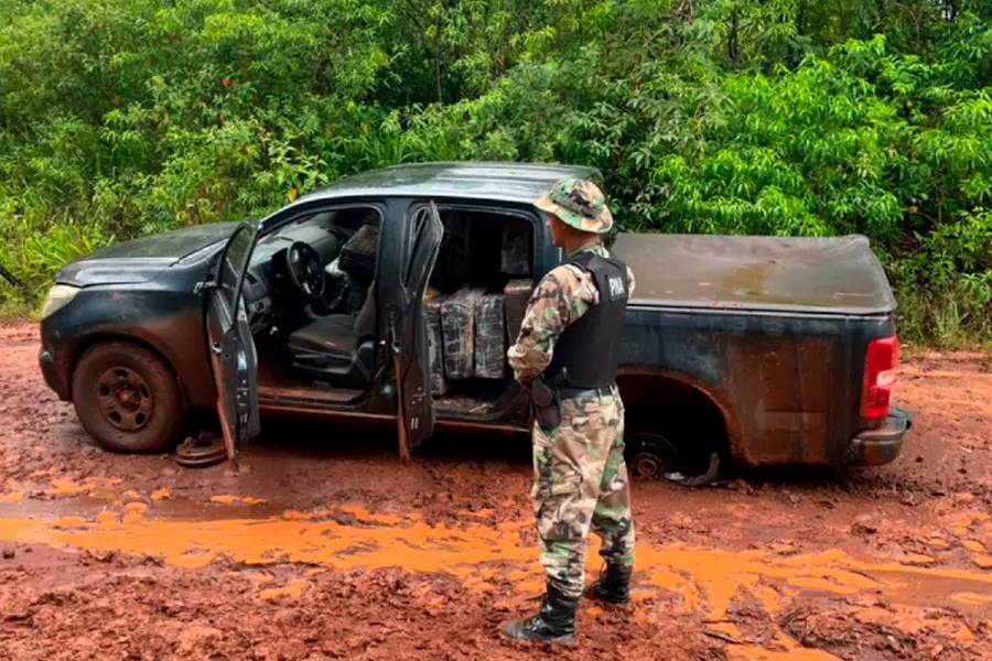 La camioneta ten&iacute;a pedido de captura. Foto: PNA.