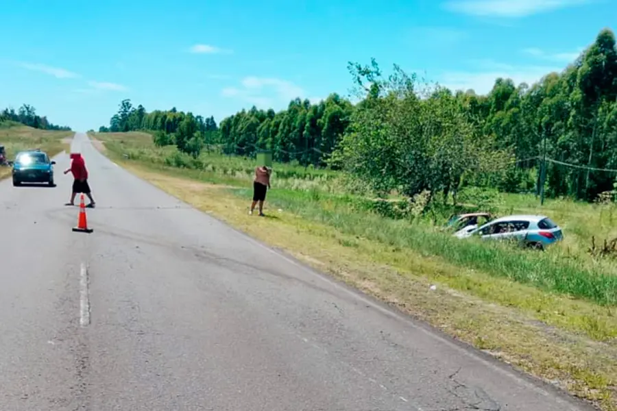 Una mujer result&oacute; lesionada tras accidente sobre ruta 015 (foto Polic&iacute;a de Entre R&iacute;os)