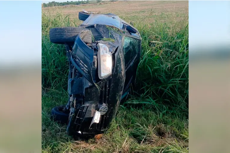 Conductor se durmió al volante y volcó su auto sobre Ruta 35