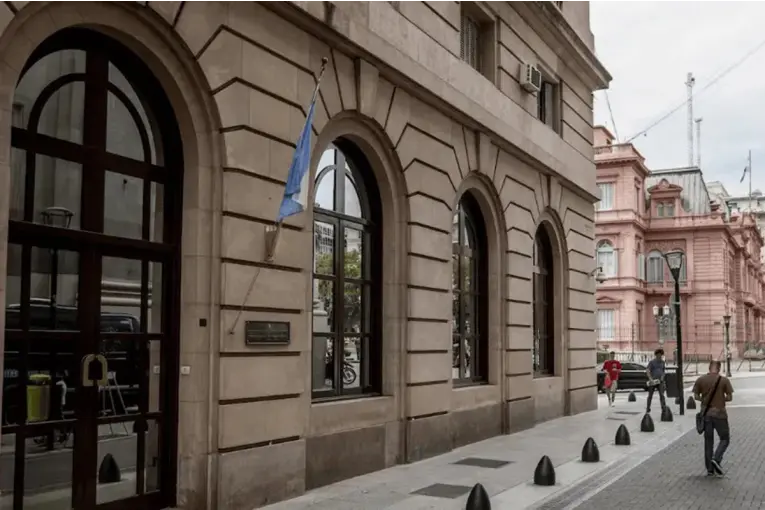 El Gobierno reformula con un DNU la SIDE y amplía sus facultades operativas