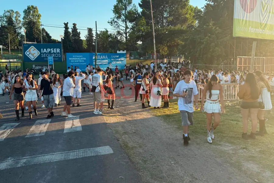 La desconcentraci&oacute;n tras festejo por A&ntilde;o Nuevo en Paran&aacute; (foto Elonce)