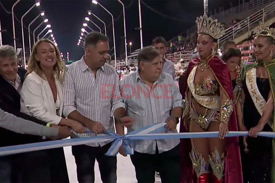 El corte de cinta que se realiz&oacute; en el Cors&oacute;dromo. Foto: Elonce.